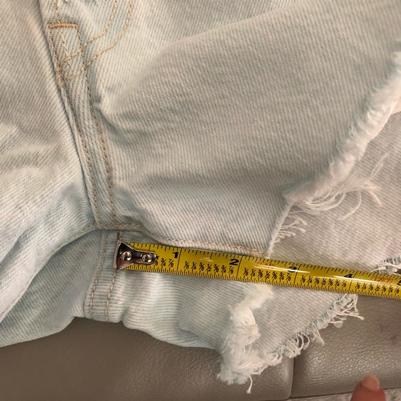 Levi’s 501 Light Wash Distressed Cutoff Shorts 26 - Picture 4 of 8